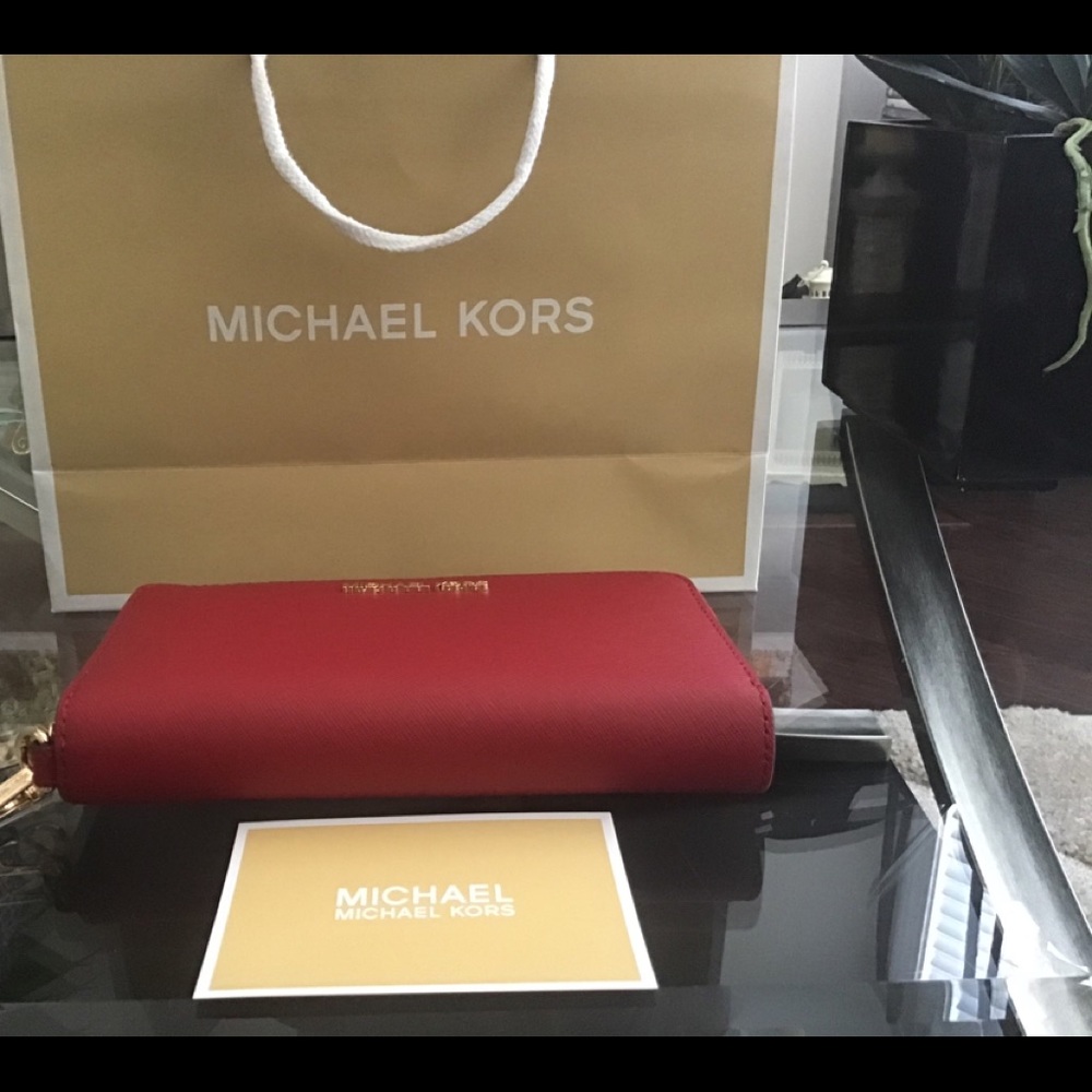 Michael Kors Jet Set Leather Wristlet Phone Case - Picture 11 of 11